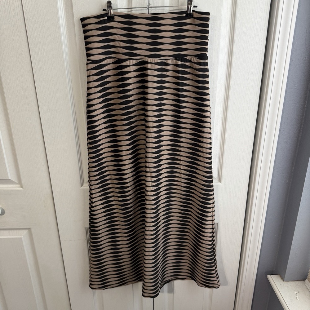 Soho Apparel LTD Black Tan Optical Textured Pull On Maxi Skirt Cottage Office